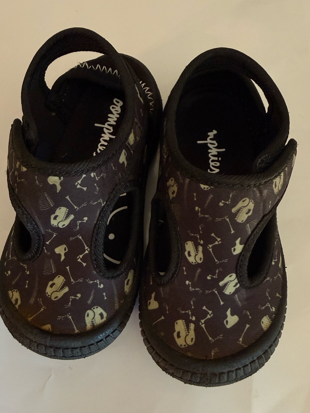 oomphies Black Toddler Water Shoes with Cream Skull Print